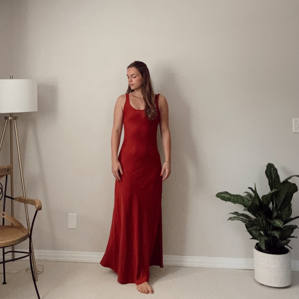 VICI COLLECTION: Silky Red Dress